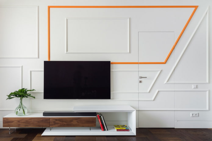 placing wall moldings in the interior
