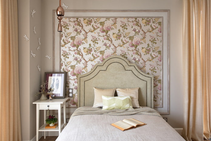 wall moldings in the bedroom interior