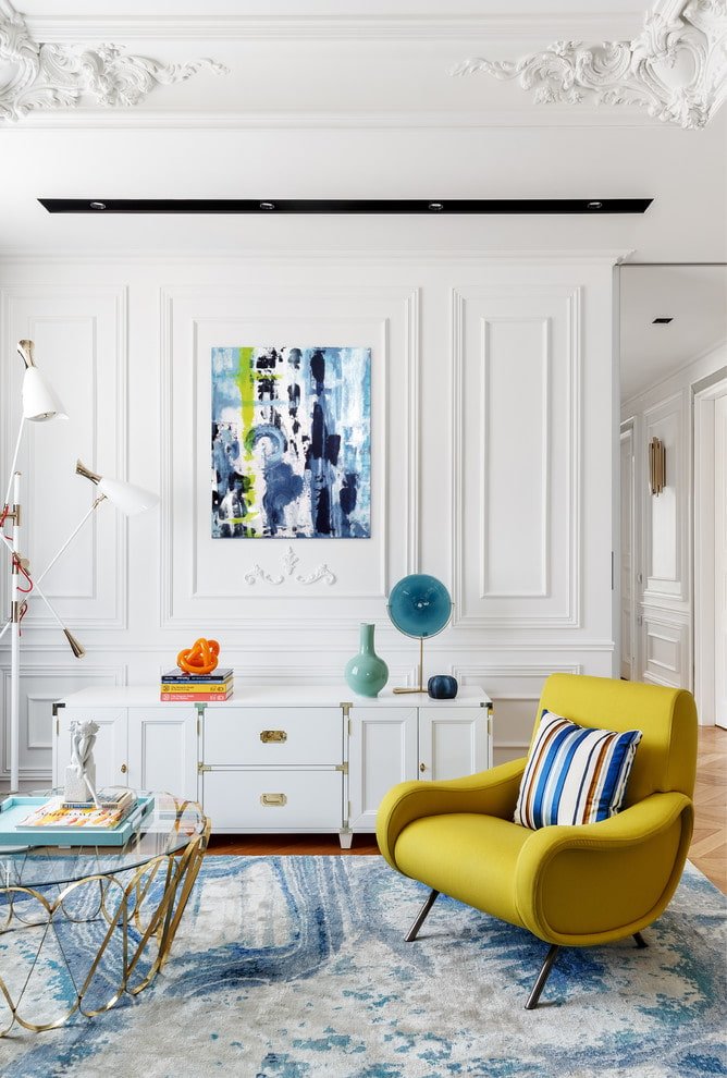 white moldings
