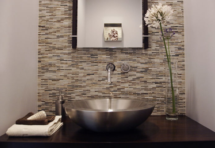 staggered mosaic in the bathroom interior