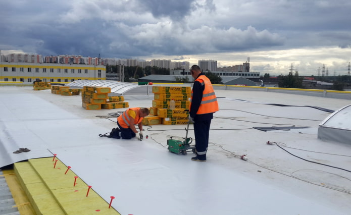 installation of membrane roofing