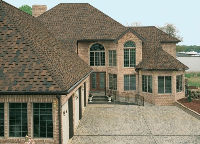 house with flexible shingles of the Accord type