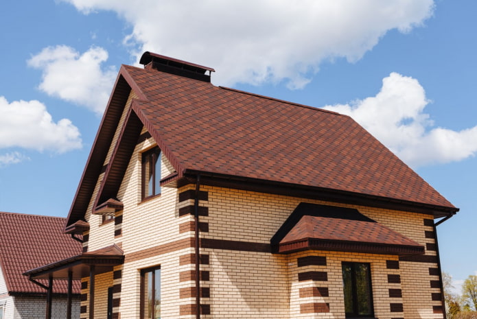 house with bituminous tiles of the Sonata type