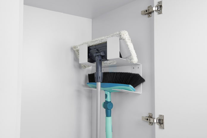 Storing mops
