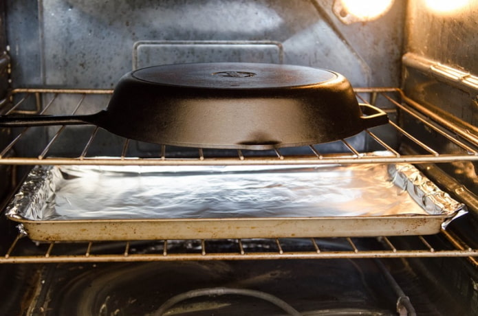 seasoning a cast iron frying pan in the oven