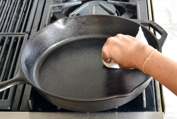 lubricating a clean cast iron frying pan with oil