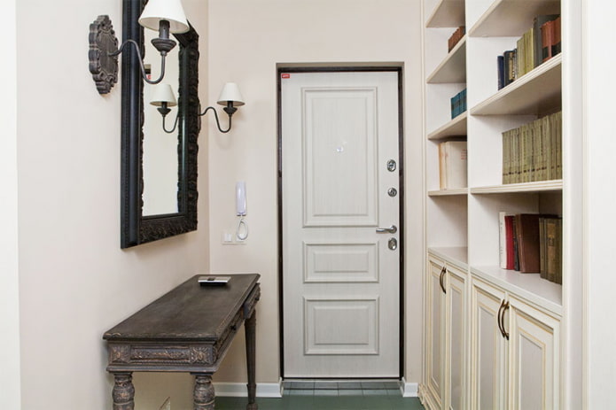 door to the hallway