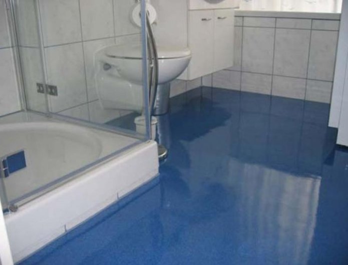 decorative floor in the bathroom