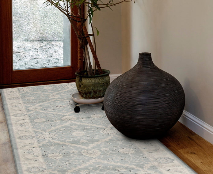 round vase