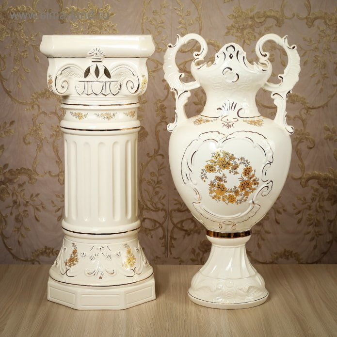 vases in Greek style