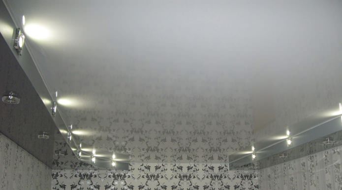 Lighting in the kitchen with a stretch ceiling