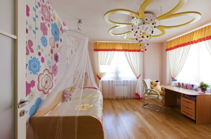 Stretch ceiling in a girl's room