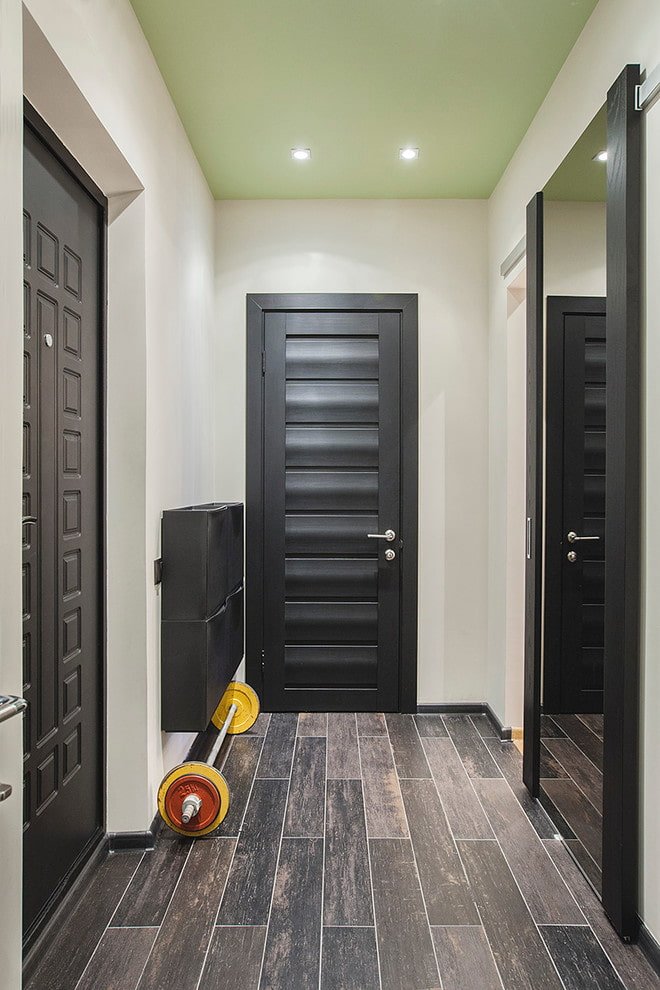 matte stretch structure in the hallway