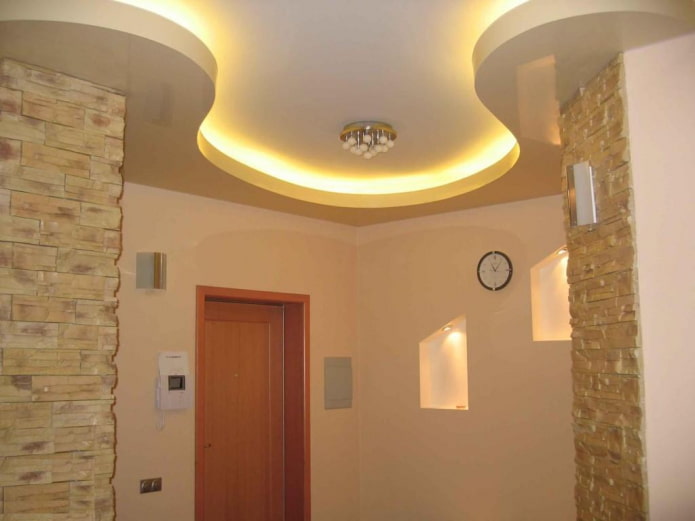 two-level stretch structure in the hallway