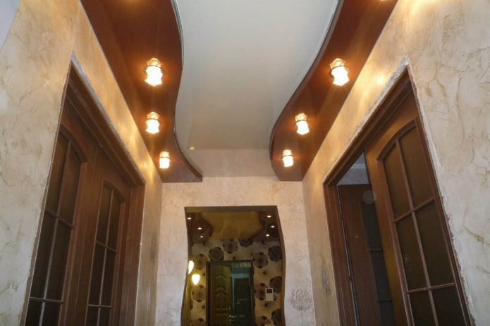 two-level tension structure in the hallway