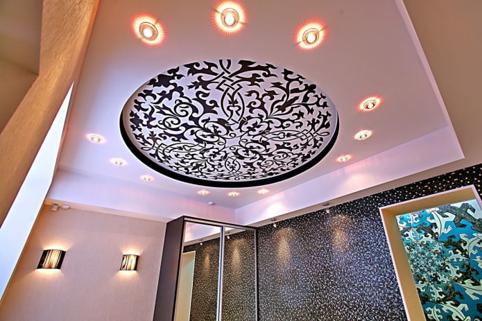 stretched ceiling with openwork patterns