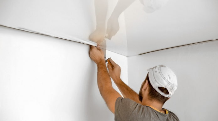 installation of a stretch ceiling