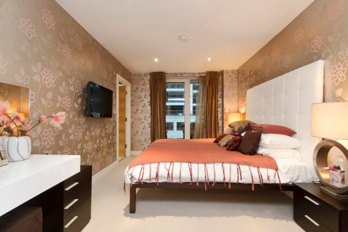 Single-level stretch ceiling in the bedroom