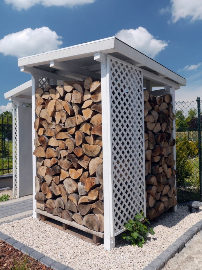 Shed with lathing