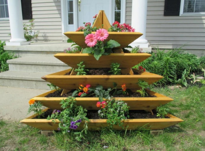 vertical flowerbed
