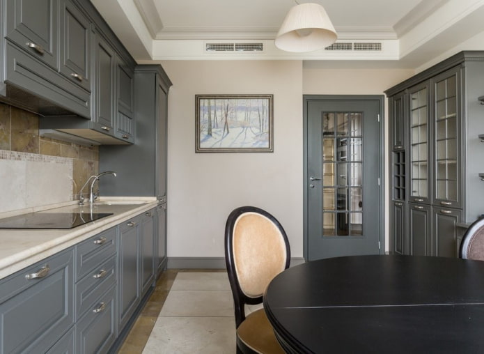 door design in the interior in the neoclassical style