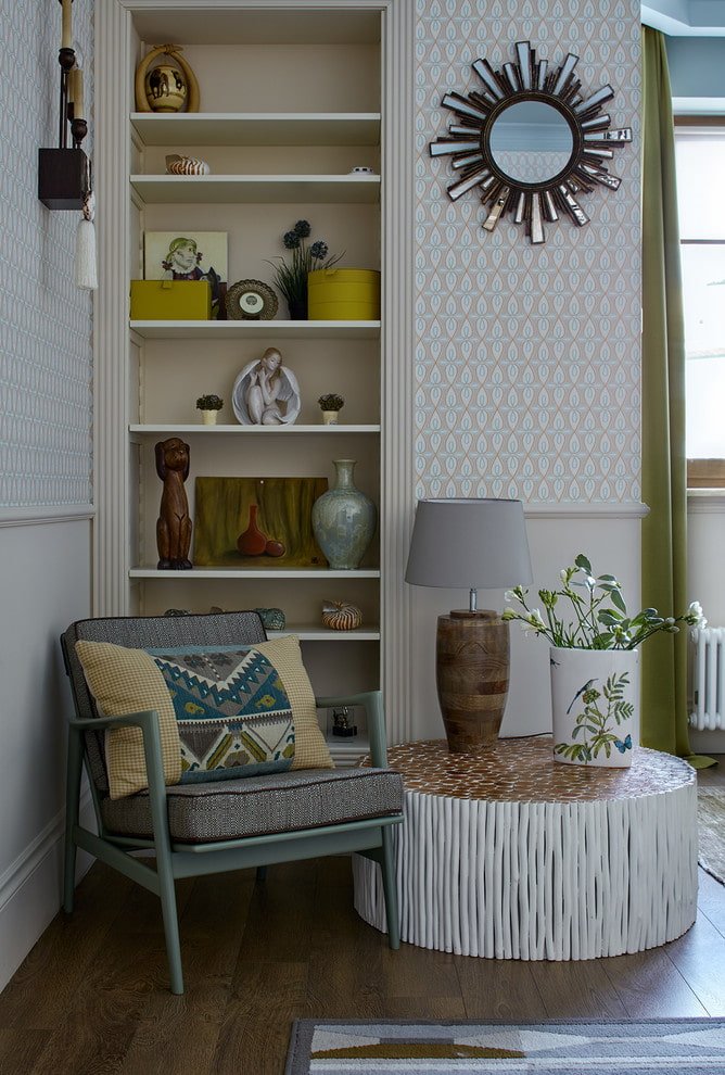 Shelf in a niche