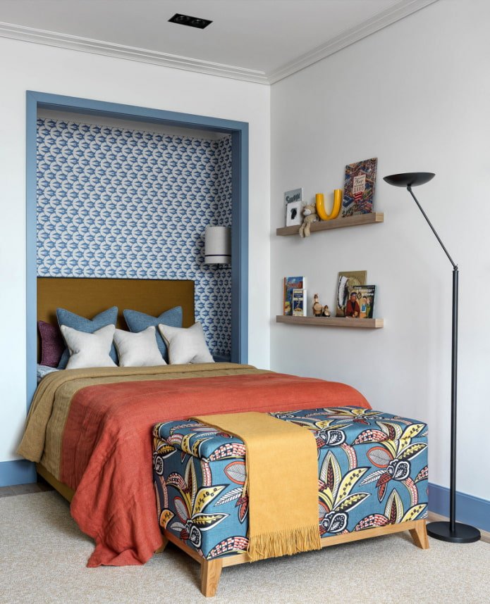 Bed in a niche