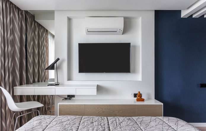 Niche for a TV