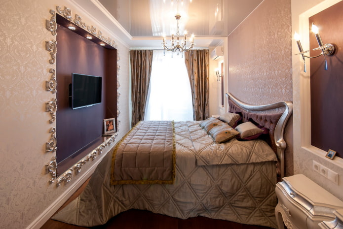 wall with a niche in the interior in a classic style