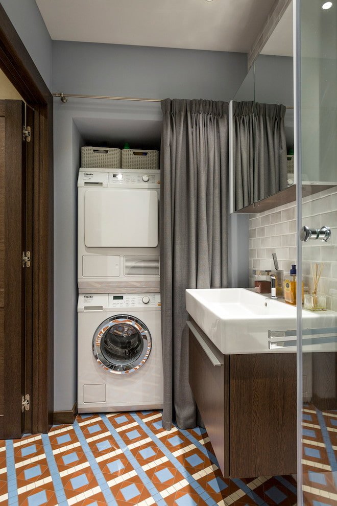 niche with a washing machine in the bathroom interior