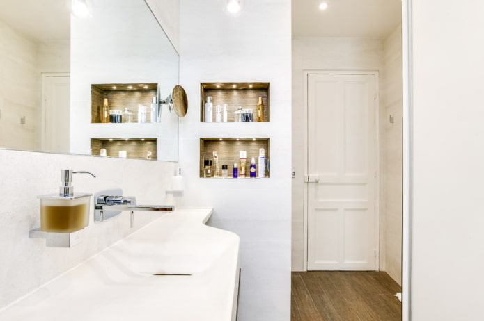 niches for shampoos in the bathroom interior