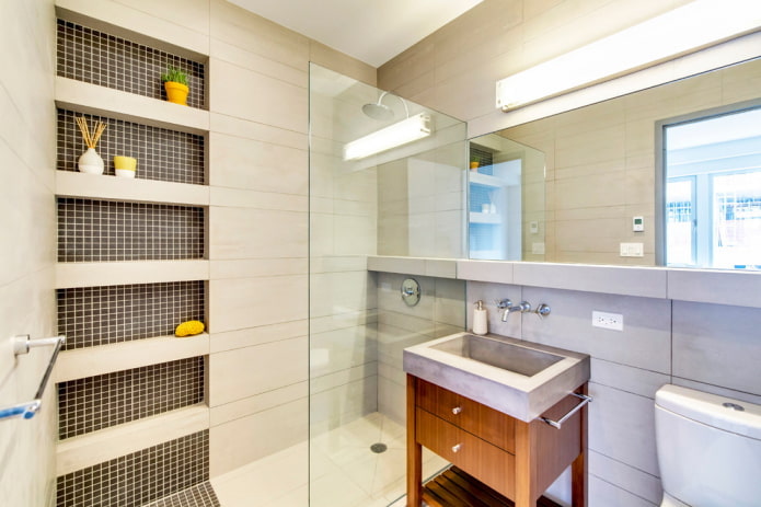 niches from mosaics in the interior of the bathroom