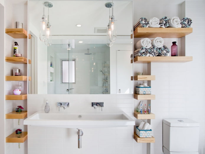 niches for storage towels in the bathroom