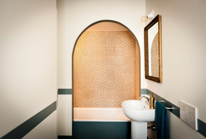figured niche in the bathroom interior