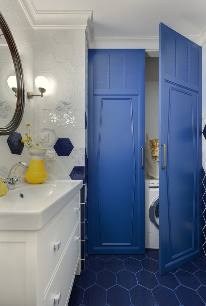 hidden niche in the bathroom interior