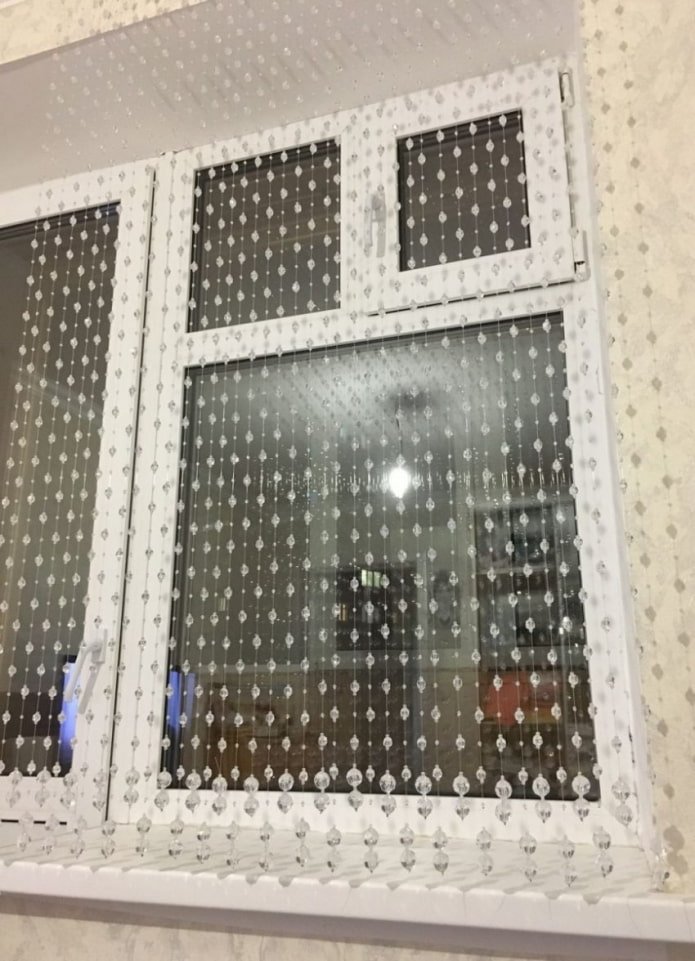 design of thread curtains in the kitchen interior