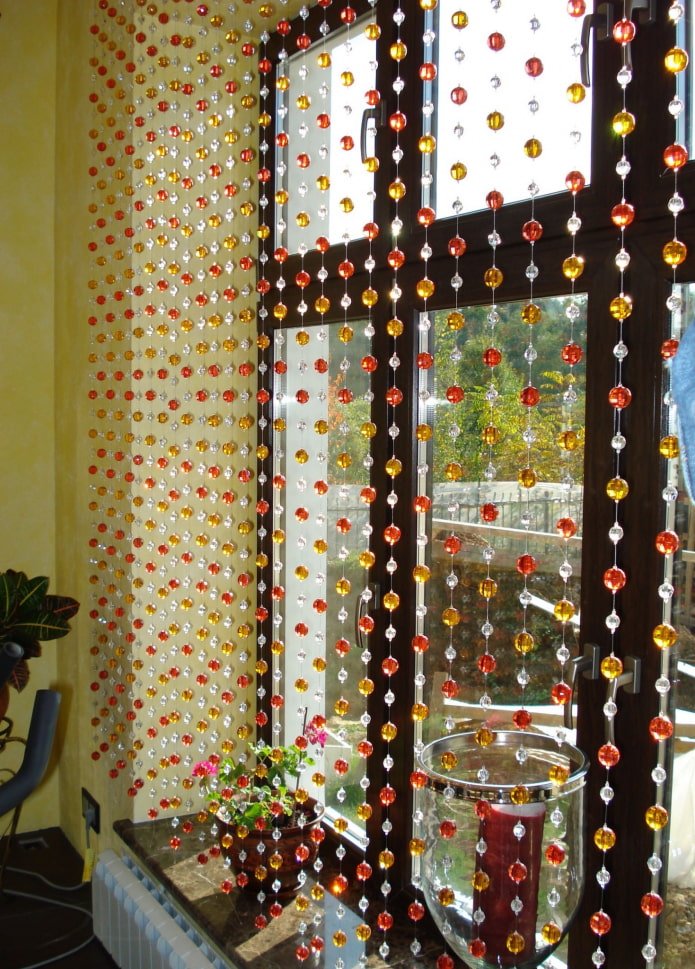 design of thread curtains in the kitchen interior