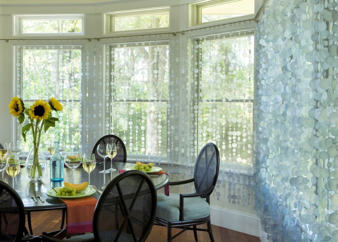 design of thread curtains in the kitchen interior