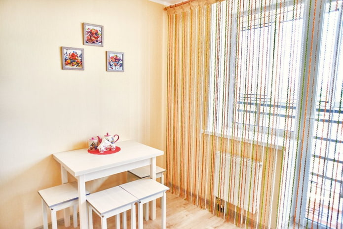 design of thread curtains in the kitchen interior