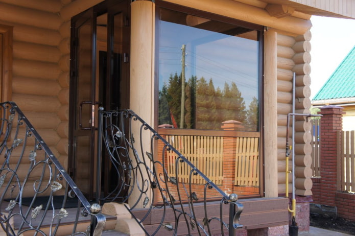 vestibule in a log house