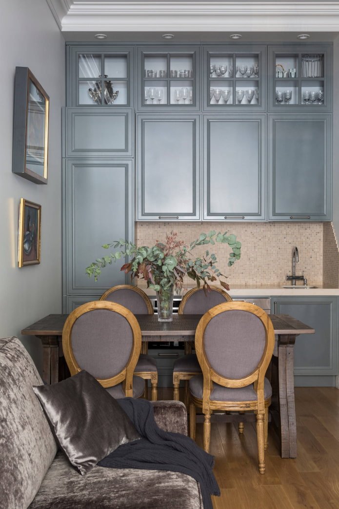 Classic kitchen with moldings
