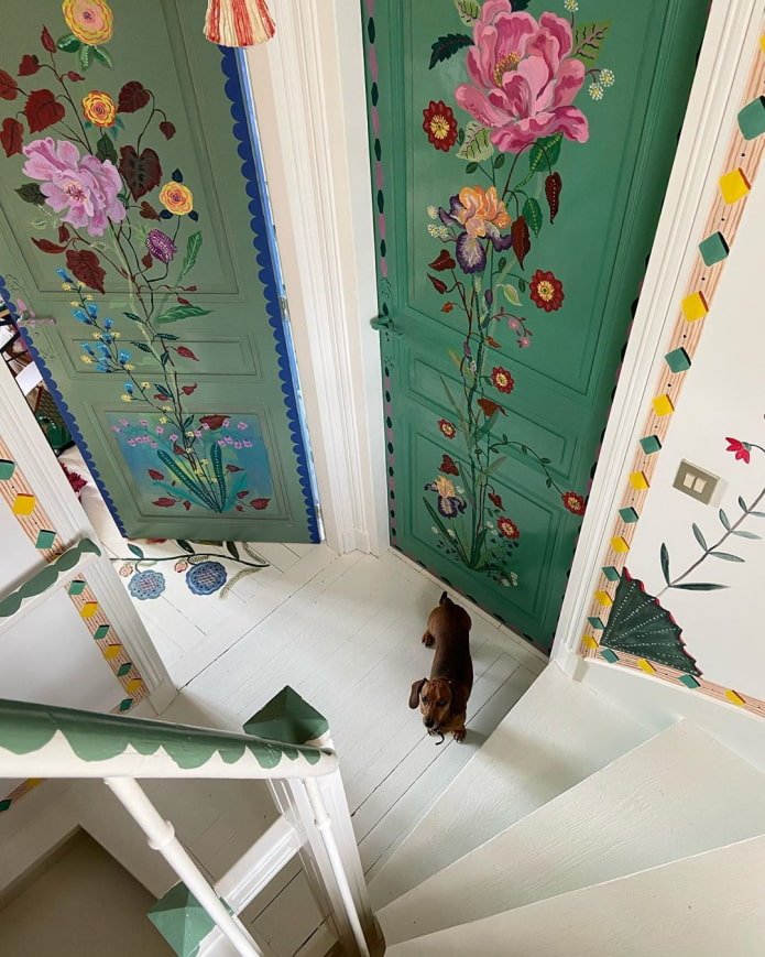 Painting doors with flowers