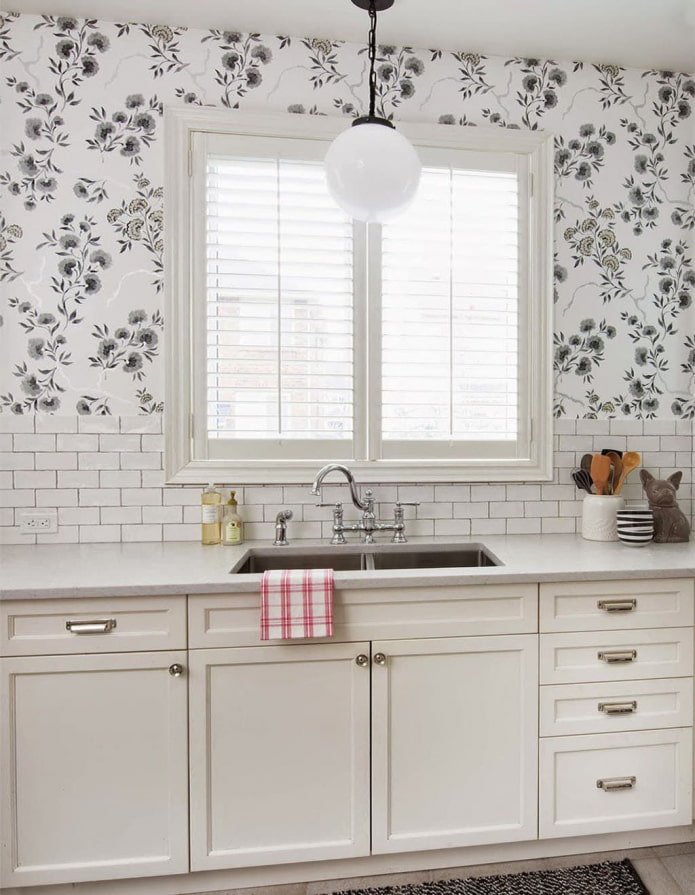 wallpaper with a floral pattern