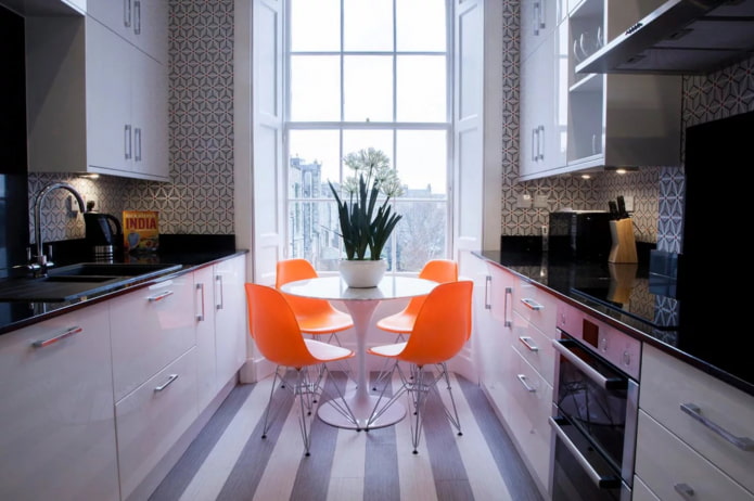 dark walls in the kitchen