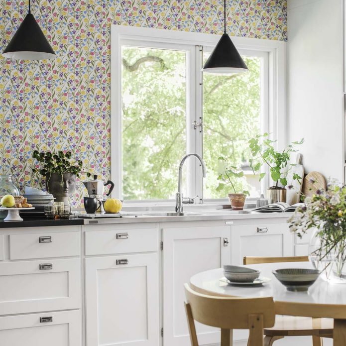 bright patterns on wallpaper