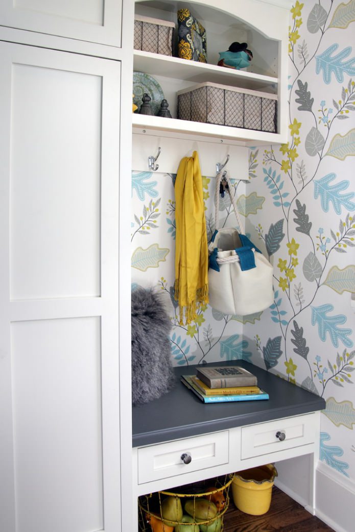 wallpaper with a floral pattern