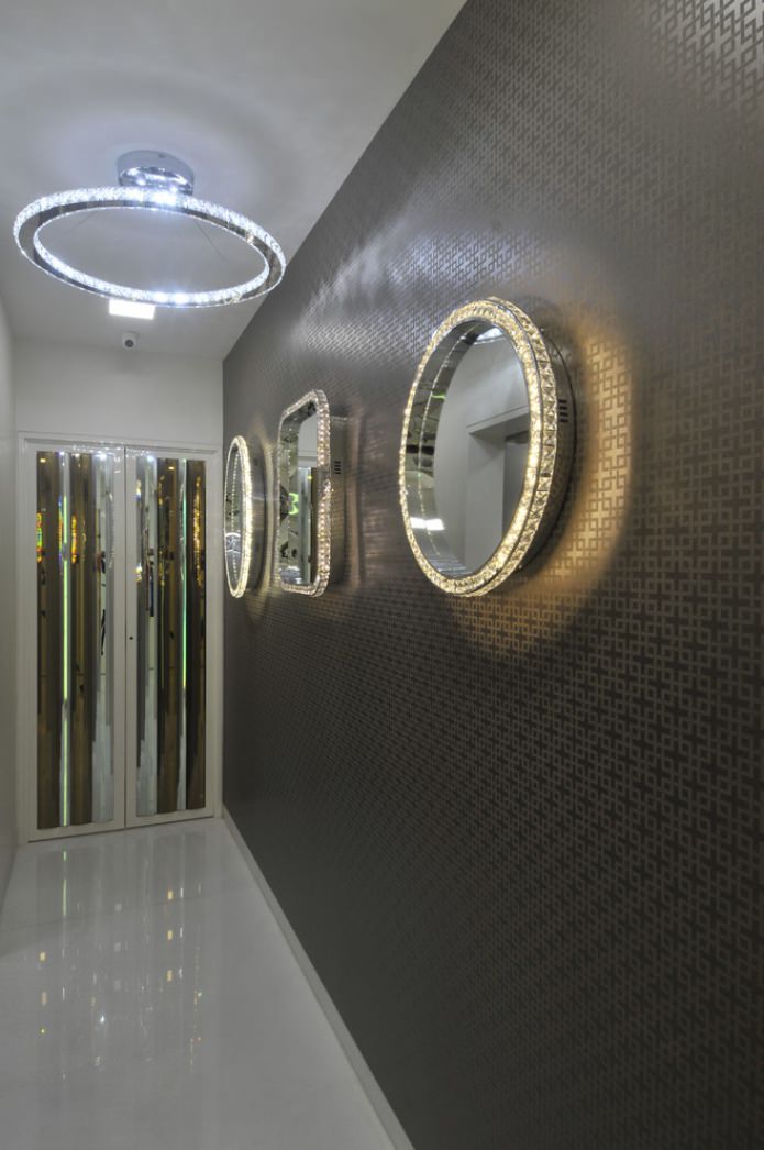 silver wallpaper in the hallway