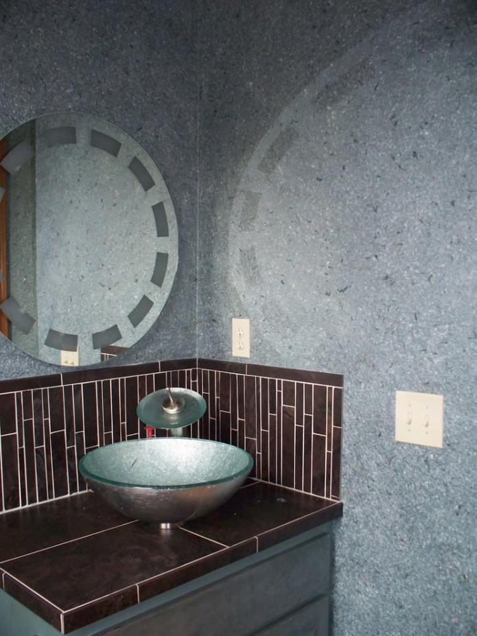 gray liquid wallpaper in the bathroom