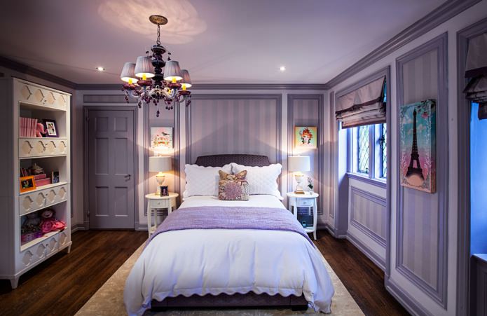 lilac wallpaper in the bedroom