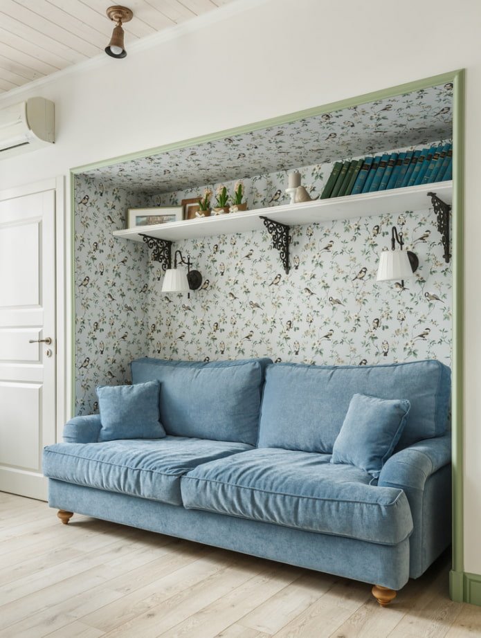 Wallpaper in a niche
